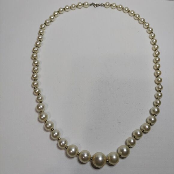 Necklace Faux pearls With goldtone spacers 22" - Picture 3 of 5